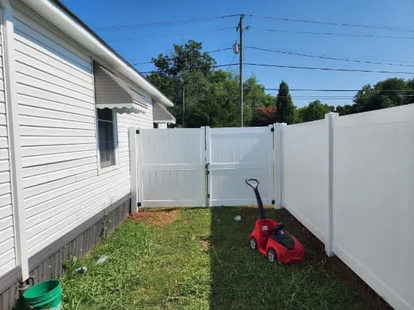 Residential Vinyl Fence Corner
