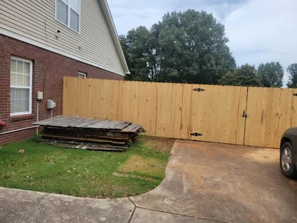 Long Board-to-Board Wood Privacy Run